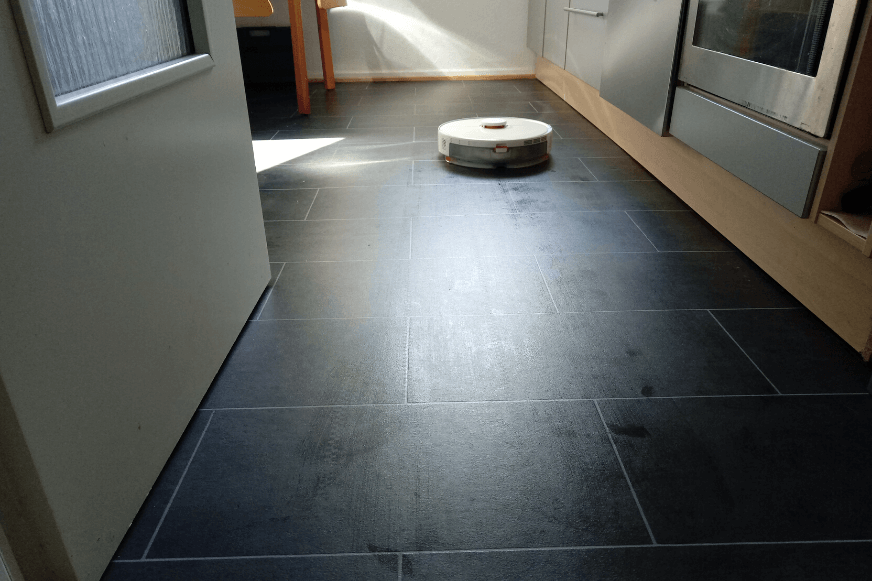 Roborock S5 Max mops the kitchen